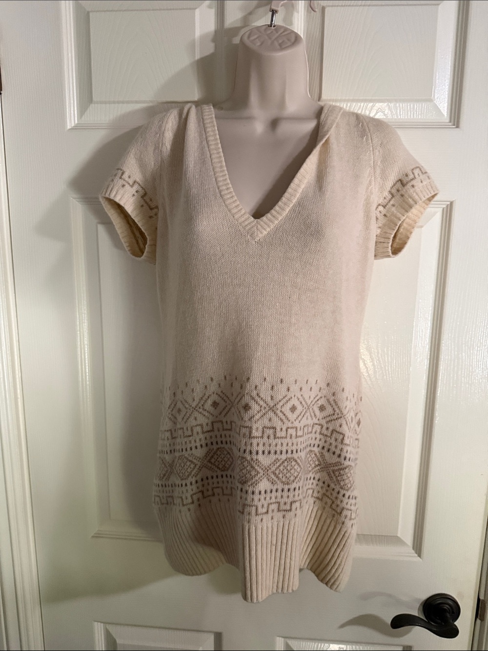 Esprit Cream V-Neck Short Sleeve Sweater with Tan Geometric Trim